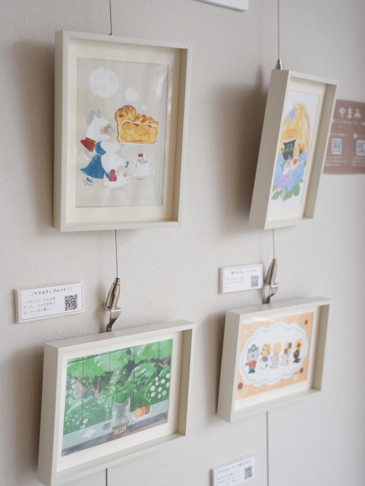 やまみ作品 壁展示の様子